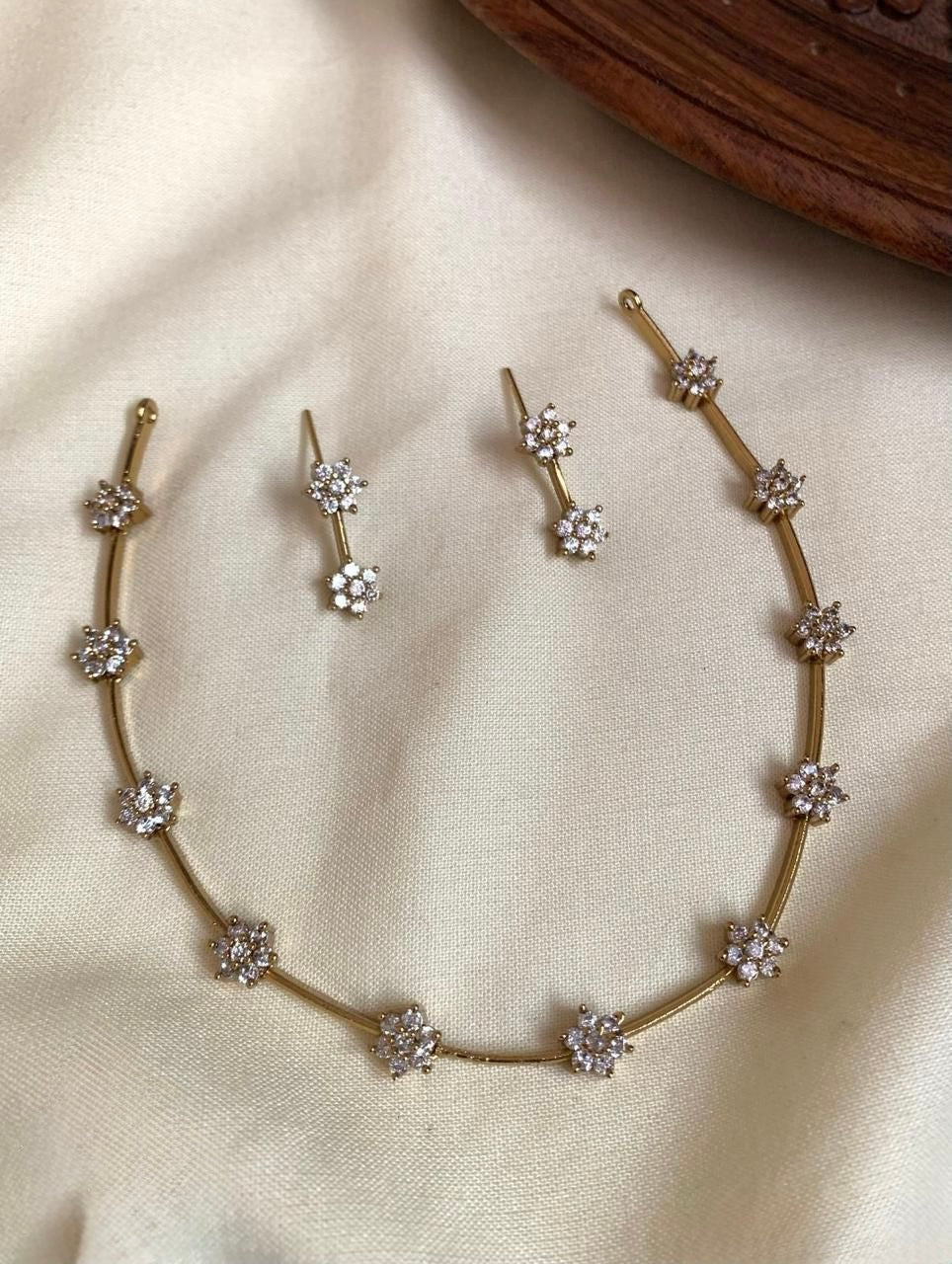 Cute and simple necklace set