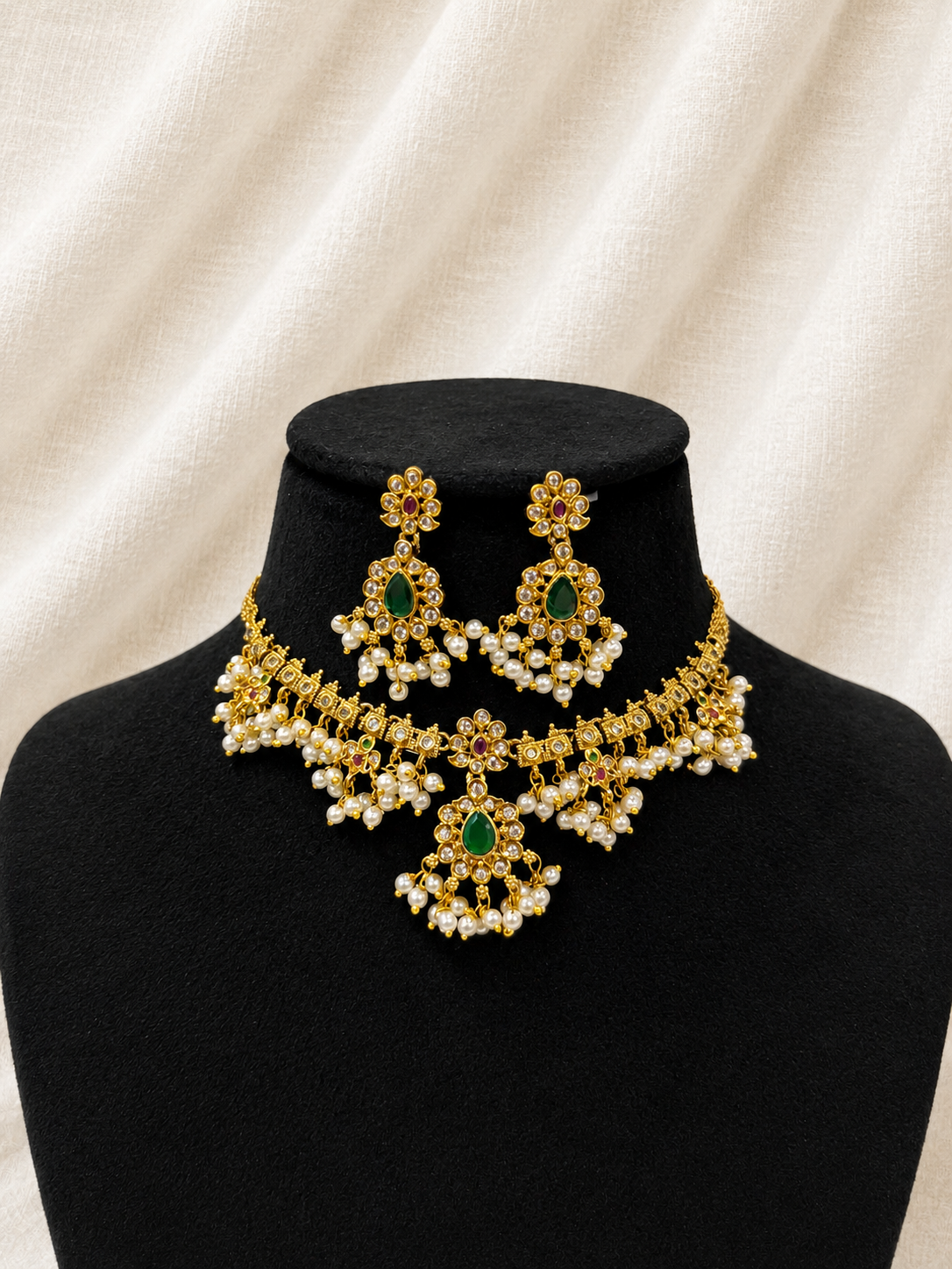 Panna Pushpa Choker Set