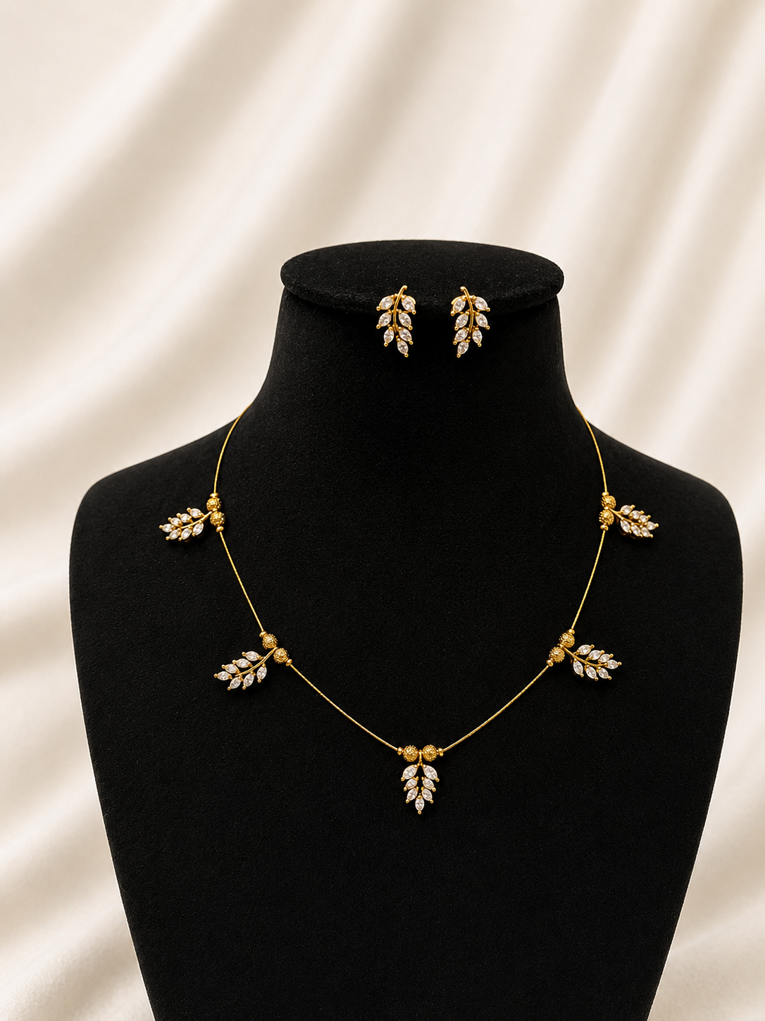 Feather Bloom Invisible Necklace Set