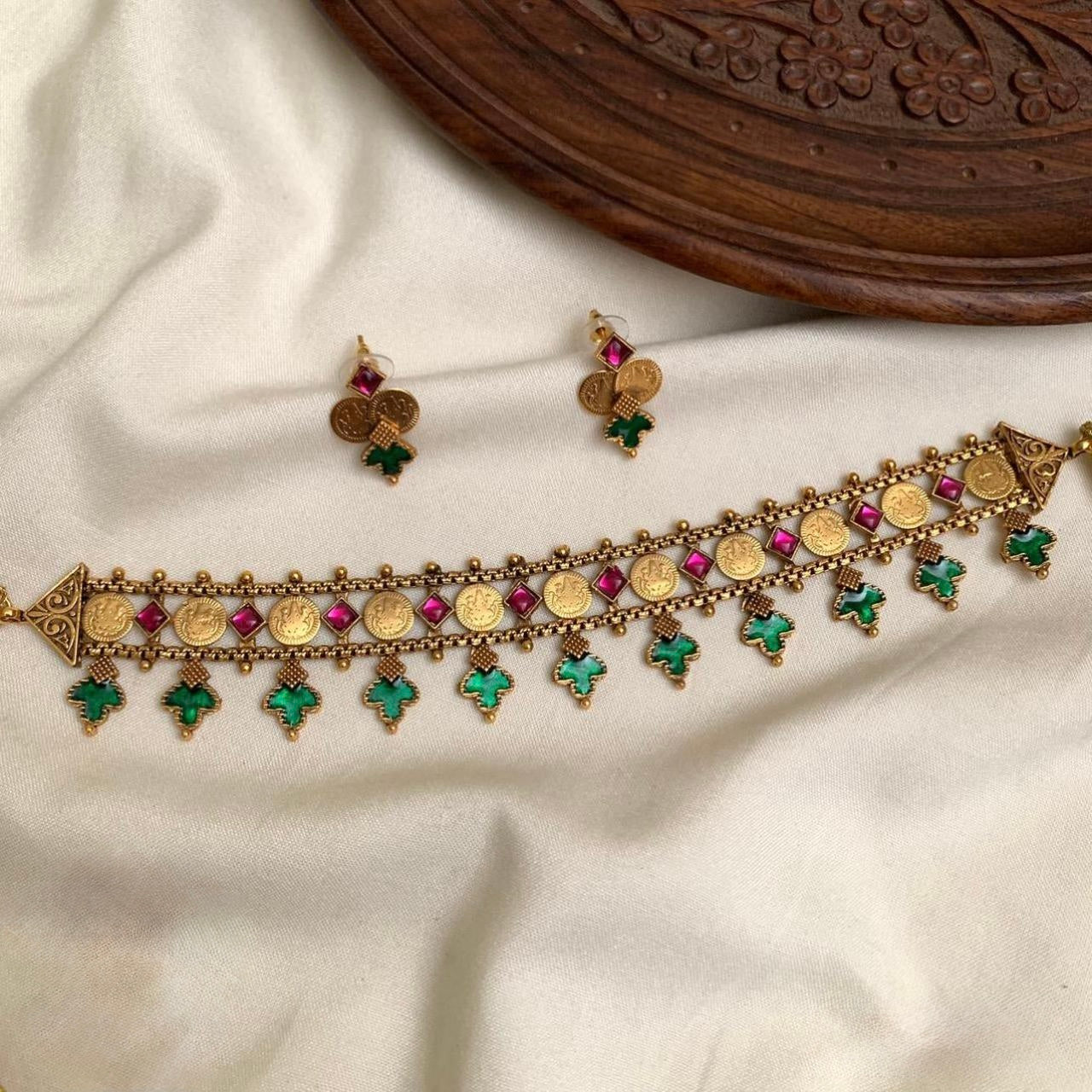 Kamakshi Glow Choker Set