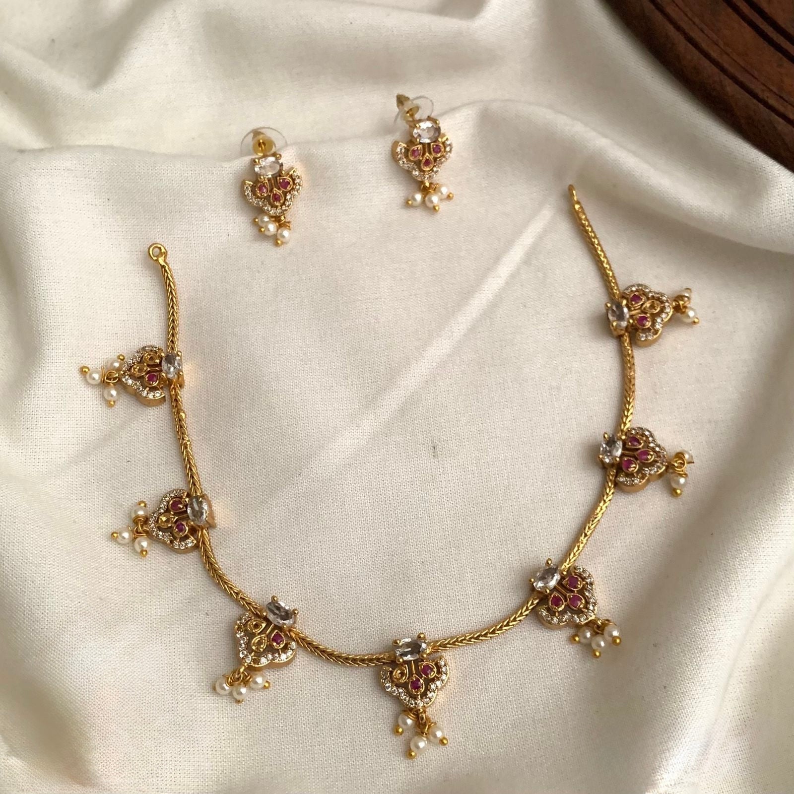 Minimal necklace set